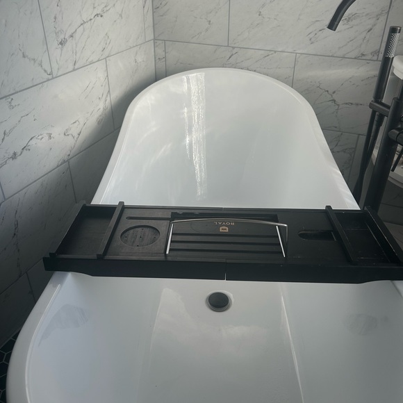 Elegant White Freestanding Bathtub with Black Tray - Picture 1 of 4